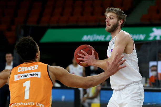 使他非常适 使他非常适