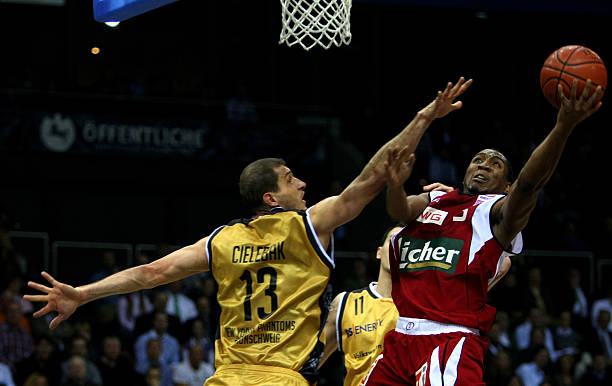 萨雷既是一 萨雷既是一